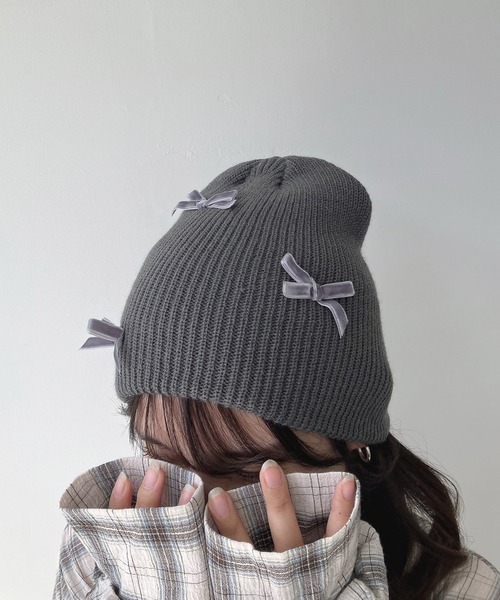 AS KNOW AS plus（アズノゥアズプラス）の「☆リボンモチーフニット帽（ニットキャップ/ビーニー・レディース・ブラック系/アイボリー/ホワイト系/ブラック/グレー/グレー系・FREE）」の7枚目の写真