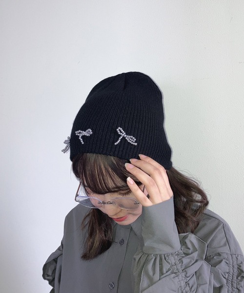 AS KNOW AS plus（アズノゥアズプラス）の「☆リボンモチーフニット帽（ニットキャップ/ビーニー・レディース・ブラック系/アイボリー/ホワイト系/ブラック/グレー/グレー系・FREE）」の15枚目の写真
