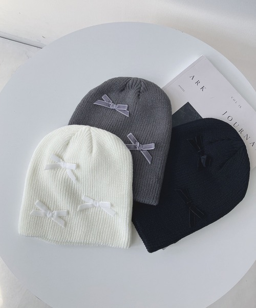 AS KNOW AS plus（アズノゥアズプラス）の「☆リボンモチーフニット帽（ニットキャップ/ビーニー・レディース・ブラック系/アイボリー/ホワイト系/ブラック/グレー/グレー系・FREE）」の9枚目の写真