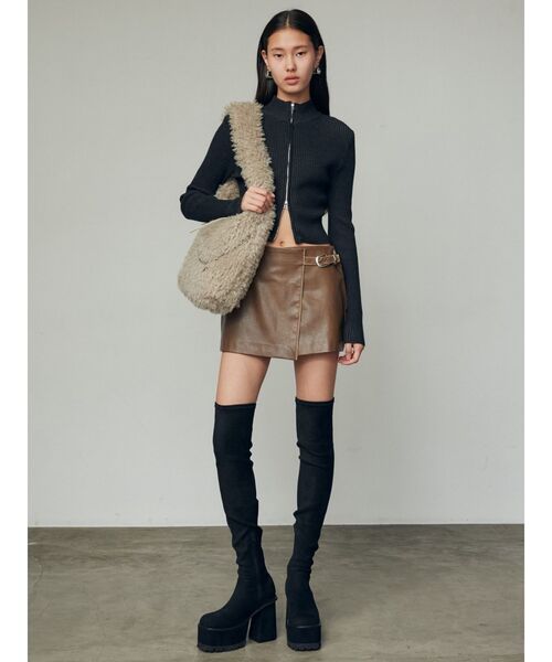 EMODA（エモダ）の「フェイクレザーラップショートパンツ（その他パンツ・レディース・ブラック/ブラウン・SMALL/MEDIUM）」の13枚目の写真