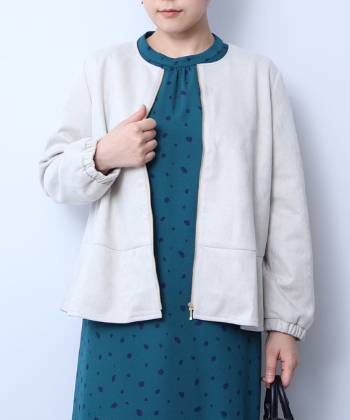 fleur by mint breeze(フルールバイミントブリーズ)の「【L~5L 大きいサイズ】スェード調ノーカラー切替ジップブルゾン(ブルゾン・レディース・ブラウン/グレー・3L/4L/5L/LL)」の2枚目の写真