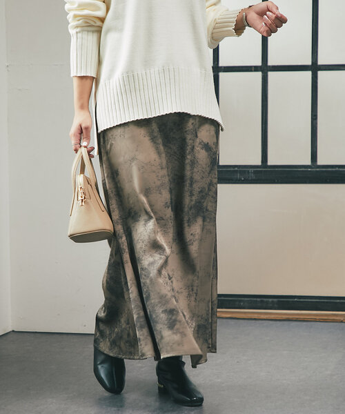 un dix cors（アンディコール）の「《WEB限定》ボカシ柄サテンスカート（スカート・レディース・ブラック/カーキ・FREE）」の3枚目の写真