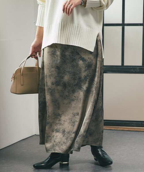 un dix cors（アンディコール）の「《WEB限定》ボカシ柄サテンスカート（スカート・レディース・ブラック/カーキ・FREE）」の4枚目の写真