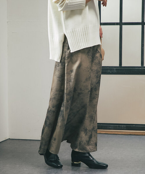 un dix cors（アンディコール）の「《WEB限定》ボカシ柄サテンスカート（スカート・レディース・ブラック/カーキ・FREE）」の5枚目の写真