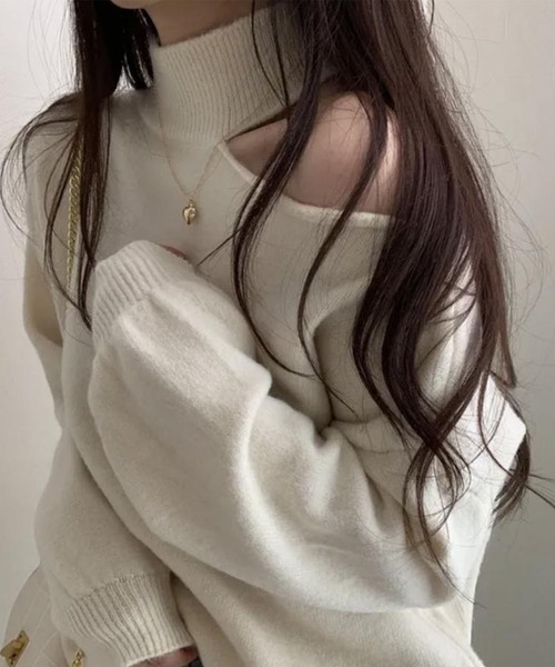 GLAMOROUS JANE(グラマラスジェーン)の「ワンショルカットアウトハイネックニットトップス(ニット/セーター・レディース・グレー/オフホワイト/ブラック・FREE)」の6枚目の写真