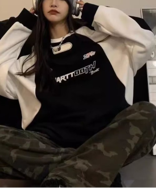 B.I.D.(ビーアイディー)の「《バイカラーゲームシャツ/ロンT(EK W88MA)(Tシャツ/カットソー・レディース・ブラック/ブラウン・FREE)」の2枚目の写真