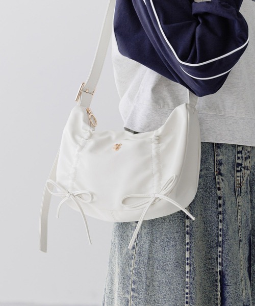 GLOBAL WORK（グローバルワーク）の「PUリボンショルダー/248357（ショルダーバッグ・キッズ・ブラック/アイボリー・FREE）」の2枚目の写真