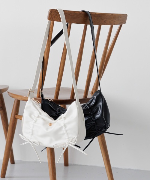 GLOBAL WORK（グローバルワーク）の「PUリボンショルダー/248357（ショルダーバッグ・キッズ・ブラック/アイボリー・FREE）」の3枚目の写真