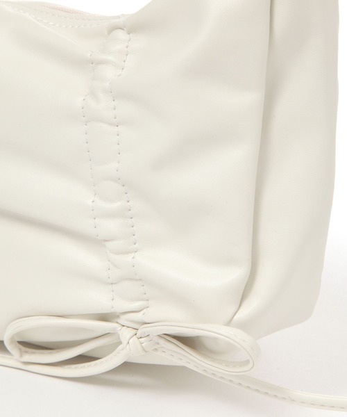 GLOBAL WORK（グローバルワーク）の「PUリボンショルダー/248357（ショルダーバッグ・キッズ・ブラック/アイボリー・FREE）」の22枚目の写真