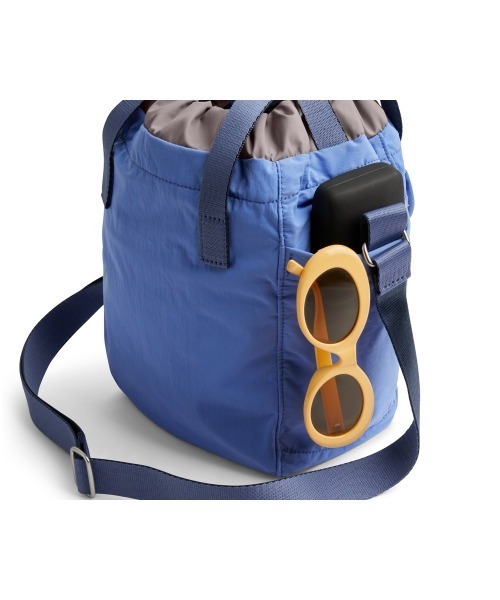 entre square(アントレスクエアー)の「Bellroy/ハンドバック/ショルダーバッグ Cinch Bucket Bag デニムブルー(廃盤カラー)(ショルダーバッグ・メンズ・ブルー・ONE SIZE)」の8枚目の写真