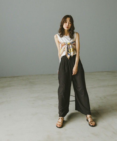 GLOBAL WORK（グローバルワーク）の「大判プリントスカーフ/253071（バンダナ/スカーフ・レディース・ホワイト/グリーン/ベージュ/ネイビー/オレンジ/ブルー/オレンジ系その他6/ホワイト系その他5/レッド/カーキ/ダークブラウン/ライトグレー/ブラウン系その他/ブラウン系その他7・ONE SIZE）」の16枚目の写真