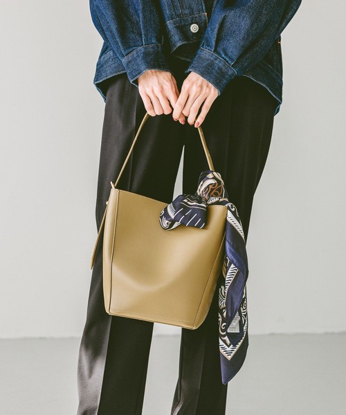 GLOBAL WORK（グローバルワーク）の「大判プリントスカーフ/253071（バンダナ/スカーフ・レディース・ホワイト/グリーン/ベージュ/ネイビー/オレンジ/ブルー/オレンジ系その他6/ホワイト系その他5/レッド/カーキ/ダークブラウン/ライトグレー/ブラウン系その他/ブラウン系その他7・ONE SIZE）」の20枚目の写真