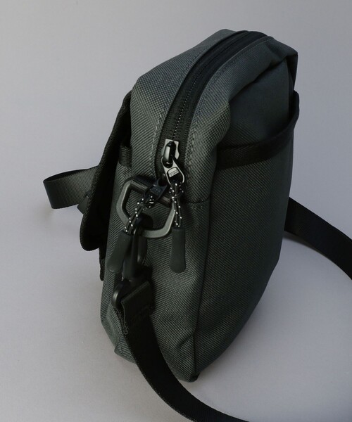 coen(コーエン)の「【C.Mt】MINI SHOULDER BAG(ショルダーバッグ・メンズ・ブラック/ダークグレー・FREE)」の6枚目の写真
