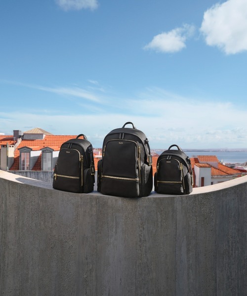 TUMI(トゥミ)の「VOYAGEUR 「セリーナ」スモール・バックパック(バックパック/リュック・レディース・ブラック×ゴールド・FREE)」の7枚目の写真