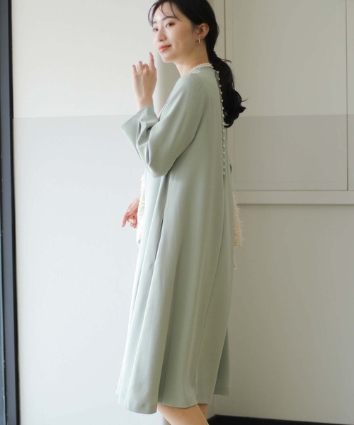 Gready Brilliant(グレディブリリアン)の「バックパールクルーネックAラインフレア(ワンピース・レディース・ブラック/イエロー系その他・FREE)」の13枚目の写真