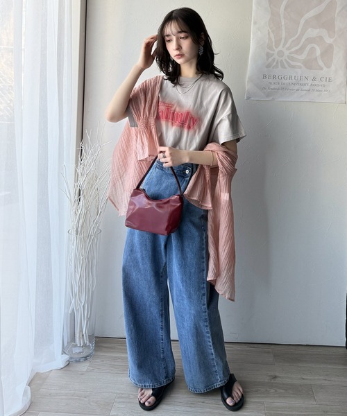 classicalelf(クラシカルエルフ)の「1枚で着映える。平和グラフィックスプレー風ロゴ半袖Tシャツ(オーバーサイズ)(Tシャツ/カットソー・レディース・ネイビー/ホワイト/ブラック/グレイッシュベージュ・LARGE/MEDIUM/SMALL/X-LARGE)」の21枚目の写真