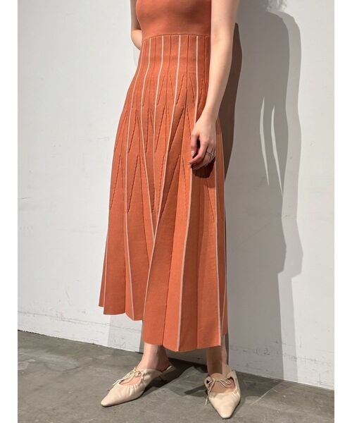 LAGUNAMOON（ラグナムーン）の「ジオメトリックフォルムニットワンピース（ワンピース・レディース・チャコールグレー/オレンジ/ライトグリーン・MEDIUM/SMALL）」の5枚目の写真