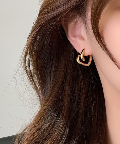 Forcement(フォースメント)の「立体モチーフが可愛い。女子力アップハートモチーフピアス(ピアス(両耳用)・レディース・シルバー/ゴールド・ONESIZE)」の1枚目の写真