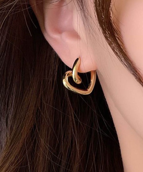 Forcement(フォースメント)の「立体モチーフが可愛い。女子力アップハートモチーフピアス(ピアス(両耳用)・レディース・シルバー/ゴールド・ONESIZE)」の3枚目の写真