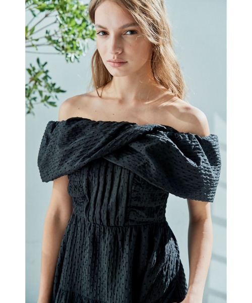 Estella.K(エステラケー)の「Fiona Long Dress オフショルドットケープドレス(ワンピース・レディース・ブラック/ホワイト・FREE)」の11枚目の写真