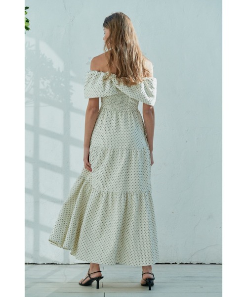 Estella.K(エステラケー)の「Fiona Long Dress オフショルドットケープドレス(ワンピース・レディース・ブラック/ホワイト・FREE)」の9枚目の写真