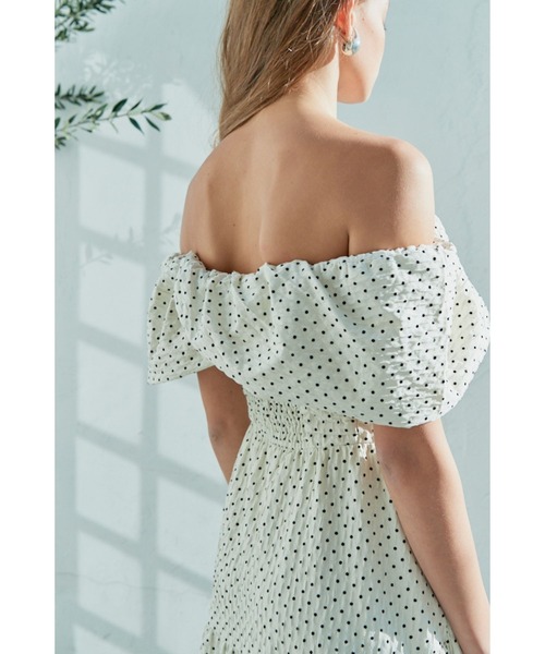 Estella.K(エステラケー)の「Fiona Long Dress オフショルドットケープドレス(ワンピース・レディース・ブラック/ホワイト・FREE)」の7枚目の写真