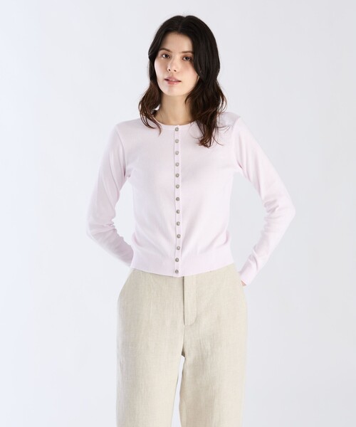 agnes b.（アニエスベー）の「コットン ニット 長袖 カーディガンプレッション "Swing"（カーディガン/ボレロ・レディース・ピンク系・1/3/2）」の2枚目の写真