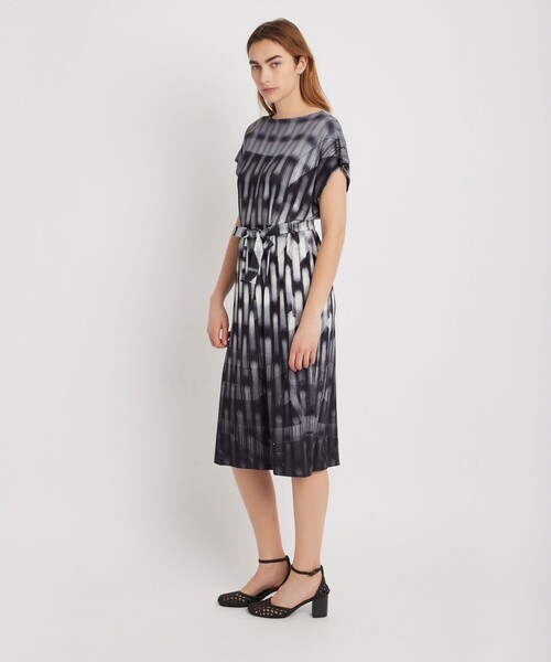 agnes b.(アニエスベー)の「プリント フレンチスリーブ アーティスト ワンピース "Hugo Naccache"(ワンピース・レディース・ブルー系その他・2/1)」の3枚目の写真