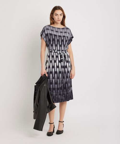 agnes b.(アニエスベー)の「プリント フレンチスリーブ アーティスト ワンピース "Hugo Naccache"(ワンピース・レディース・ブルー系その他・2/1)」の6枚目の写真