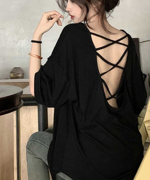 LADY LIKE(レディライク)の「クロスデザイン肌見せTシャツ(Tシャツ/カットソー・レディース・ブラック/グレー/ホワイト・M)」の2枚目の写真