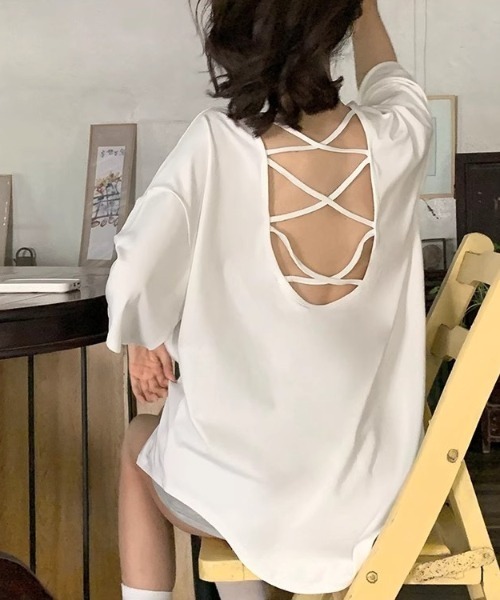 LADY LIKE(レディライク)の「クロスデザイン肌見せTシャツ(Tシャツ/カットソー・レディース・ブラック/グレー/ホワイト・M)」の15枚目の写真