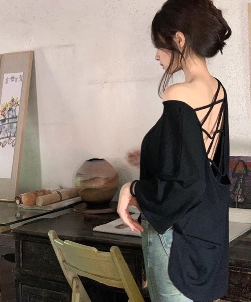 LADY LIKE(レディライク)の「クロスデザイン肌見せTシャツ(Tシャツ/カットソー・レディース・ブラック/グレー/ホワイト・M)」の6枚目の写真