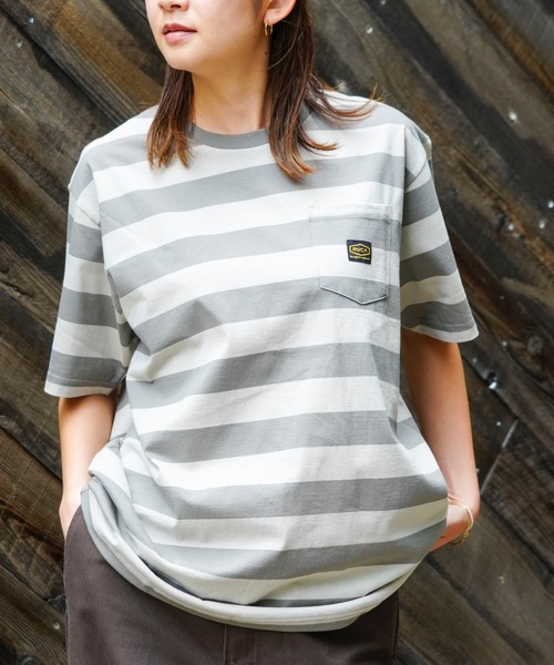 RVCA(ルーカ)の「RVCA メンズ MALONE SS Tシャツ 【2025年夏モデル】/ルーカボーダー半袖Tシャツ(Tシャツ/カットソー・メンズ・グリーン系その他/レッド系その他/グレー系その他・LARGE/SMALL/MEDIUM/X-LARGE)」の2枚目の写真