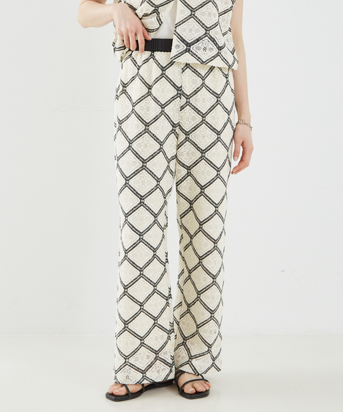 abahouse mavie(アバハウスマヴィ)の「【セットアップ対応】レースイージーストレートパンツ(その他パンツ・レディース・オフホワイト/ブラック・フリー)」の12枚目の写真