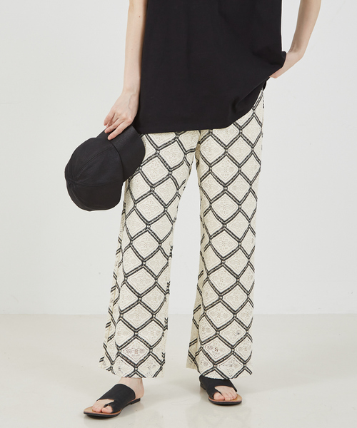 abahouse mavie(アバハウスマヴィ)の「【セットアップ対応】レースイージーストレートパンツ(その他パンツ・レディース・オフホワイト/ブラック・フリー)」の15枚目の写真