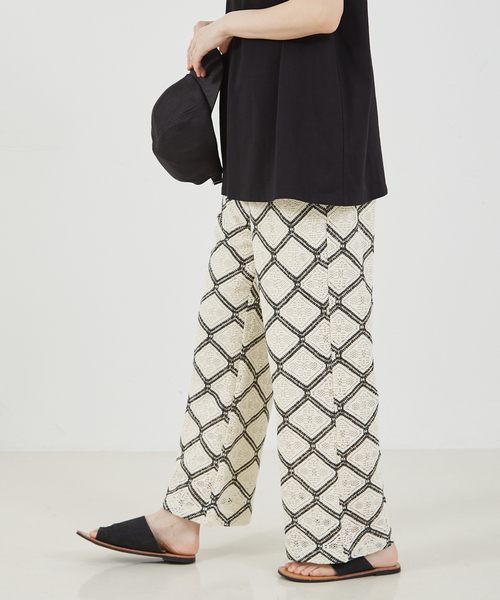 abahouse mavie(アバハウスマヴィ)の「【セットアップ対応】レースイージーストレートパンツ(その他パンツ・レディース・オフホワイト/ブラック・フリー)」の16枚目の写真