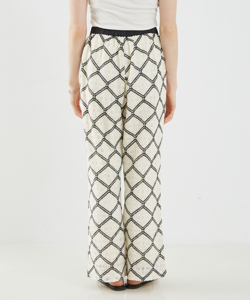 abahouse mavie(アバハウスマヴィ)の「【セットアップ対応】レースイージーストレートパンツ(その他パンツ・レディース・オフホワイト/ブラック・フリー)」の20枚目の写真