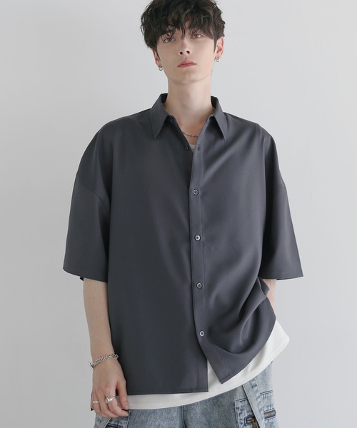 LILL(リル)の「【防シワ】リラクシング半袖レギュラーシャツ(シャツ/ブラウス・メンズ・チャコール/ホワイト/ブラック/ワイン・S/M/L/XL)」の3枚目の写真