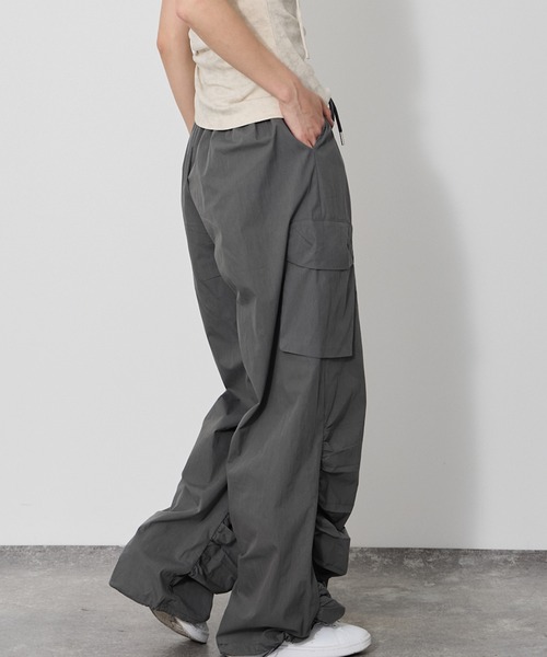 VQ（ブイキュー）の「Volume-hem cargo pants / 裾クシュクシュボリューム カーゴパンツ / ウエストゴム＋紐で安心、裾がクシュクシュボリューミーなカーゴパンツ（カーゴパンツ・レディース・グレー/カーキ/ベージュ/ブラック・SMALL/MEDIUM）」の15枚目の写真