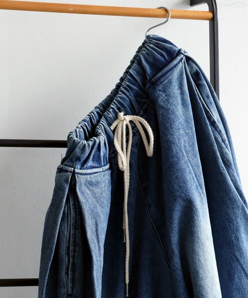 antiqua（アンティカ）の「裾ドロストデザインデニムバルーンパンツ（デニムパンツ・レディース・ブルー系その他・ONESIZE）」の16枚目の写真