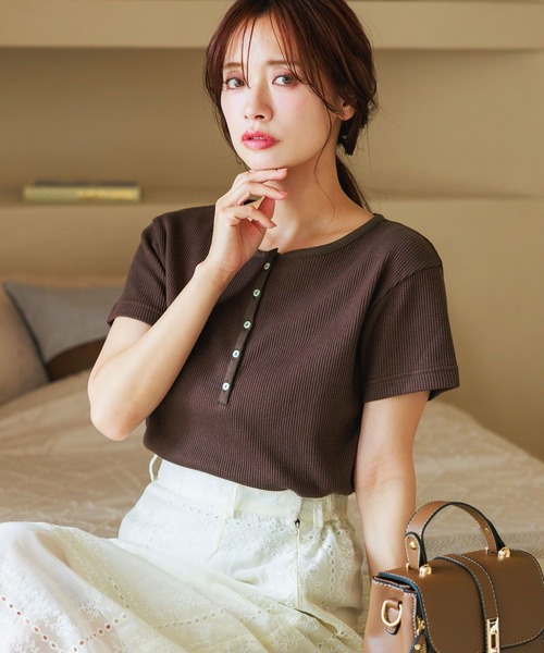 mysty woman（ミスティウーマン）の「［追加1］【WEB限定】無地＆ボーダー/ヘンリーネック半袖Tシャツ  499729（Tシャツ/カットソー・レディース・ブラック/ネイビー/ブラウン/グレー/オフホワイト/カーキ/ピンク/ホワイト系その他・FREE）」の6枚目の写真