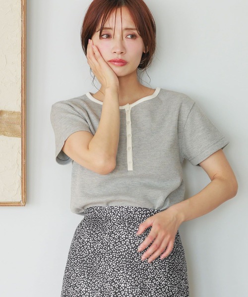 mysty woman（ミスティウーマン）の「［追加1］【WEB限定】無地＆ボーダー/ヘンリーネック半袖Tシャツ  499729（Tシャツ/カットソー・レディース・ブラック/ネイビー/ブラウン/グレー/オフホワイト/カーキ/ピンク/ホワイト系その他・FREE）」の5枚目の写真