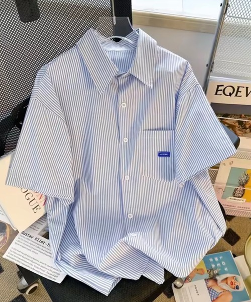 BARELY BLUE（ベアリーブルー）の「【 BARELY BLUE / ベアリーブルー 】 ルーズ シルエット ワンポイント ストライプ シャツ（シャツ/ブラウス・メンズ・ブラック/ブルー・FREE）」の2枚目の写真