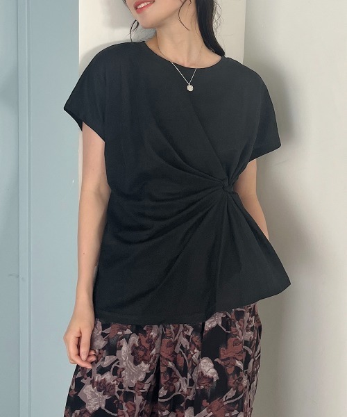 Rejoule(リジュール)の「ツイストドレープデザイン半袖Tシャツ(Tシャツ/カットソー・レディース・ブラック/アイボリー/イエロー・FREE)」の7枚目の写真