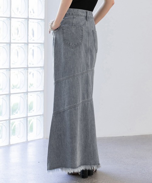 DAY CLOSET（デイ クローゼット）の「【大きいサイズ有】程よいくびれライン。斜め切り替え×フリンジデニムマーメイドスカート  レディース（デニムスカート・レディース・ライトブルー/ブルー/グレー/ブラック・S/M/L/XL）」の10枚目の写真