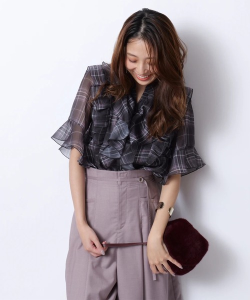 JUSGLITTY（ジャスグリッティー）の「シアーチェックブラウス（シャツ/ブラウス・レディース・ブルー/ピンク・1/2）」の6枚目の写真