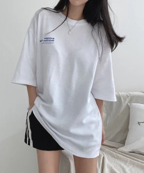 LETee(レティー)の「存在感のあるバックプリントで後ろ姿までおしゃれに!ゆったり着られるオーバーサイズTシャツ(Tシャツ/カットソー・レディース・ブルー/グリーン/ブラック/ホワイト・FREE)」の6枚目の写真