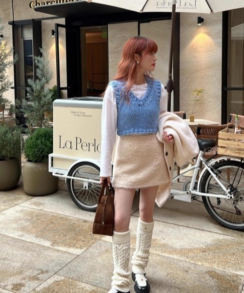 gossip!ロサンゼルス(ゴシップロサンゼルス)の「【Y2Kガーリー】もこもこボアAラインミニスカート(スカート・レディース・オフホワイト・S/M/L)」の3枚目の写真