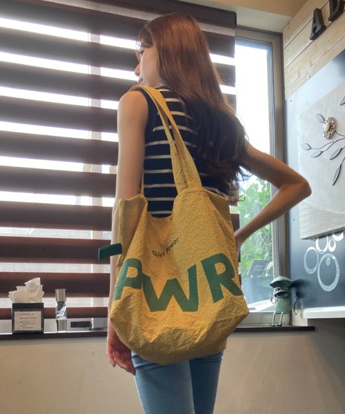 Loco Ocean（ロコオーシャン）の「【ビッグロゴ】2way A4サイズ収納可能 / サブバッグ ビッグトートバッグ（トートバッグ・レディース・イエロー/ブルー・ONE SIZE）」の11枚目の写真
