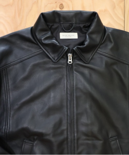 many men many mind(メニーメンメニーマインド)の「many men many mind /ラムレザー ボンバージャケット(ブルゾン・メンズ・ブラック・LARGE/MEDIUM/SMALL)」の2枚目の写真